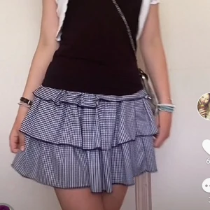 Superfin kjol - Så söt kjol. Knappt använd utan defekter 