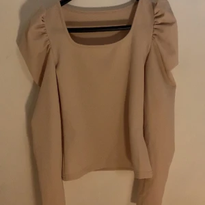 Stickad söt tröja  - En jätte bekväm tröja som jag har beställt! Inte min storlek. Den är helt ny och fräsch kontakta gärna! 