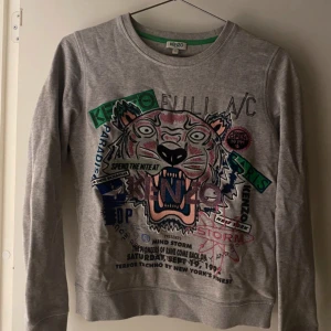 Kenzo tröja  - Aldrig använd men inköpt ca 2-3 år sen 