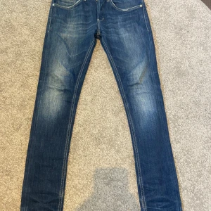 Dondup jeans  - Tja! Säljer nu mina Dondup George jeans som ej kommer till användning längre Sparsamt använda då dom var lite för små för mig😊