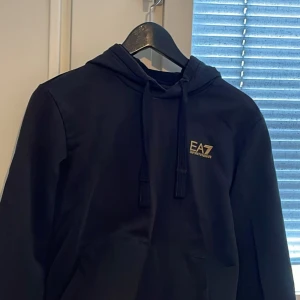 EA7(Armani) hoodie - Storlek S, använt men i mycket bra skick 