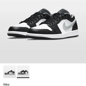 Jordan 1 low medium grey - Jordan 1 köpte för 2 år sen på merchsweden för 3199, ganska välanvända och lite slitna under skon, byter skosnören till helt nya innan jag skickar iväg de, strl 40 men små i storleken