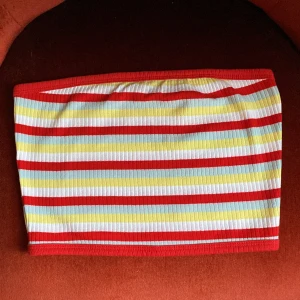 Tubtopp - Randig tubtopp i bra skick, använd enstaka gång :) 