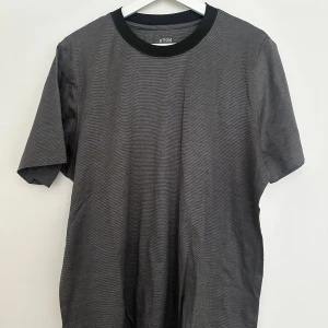 Eton tshirt - Eton tshirt storlek L i fin skick! Nypris 1499 kr. 