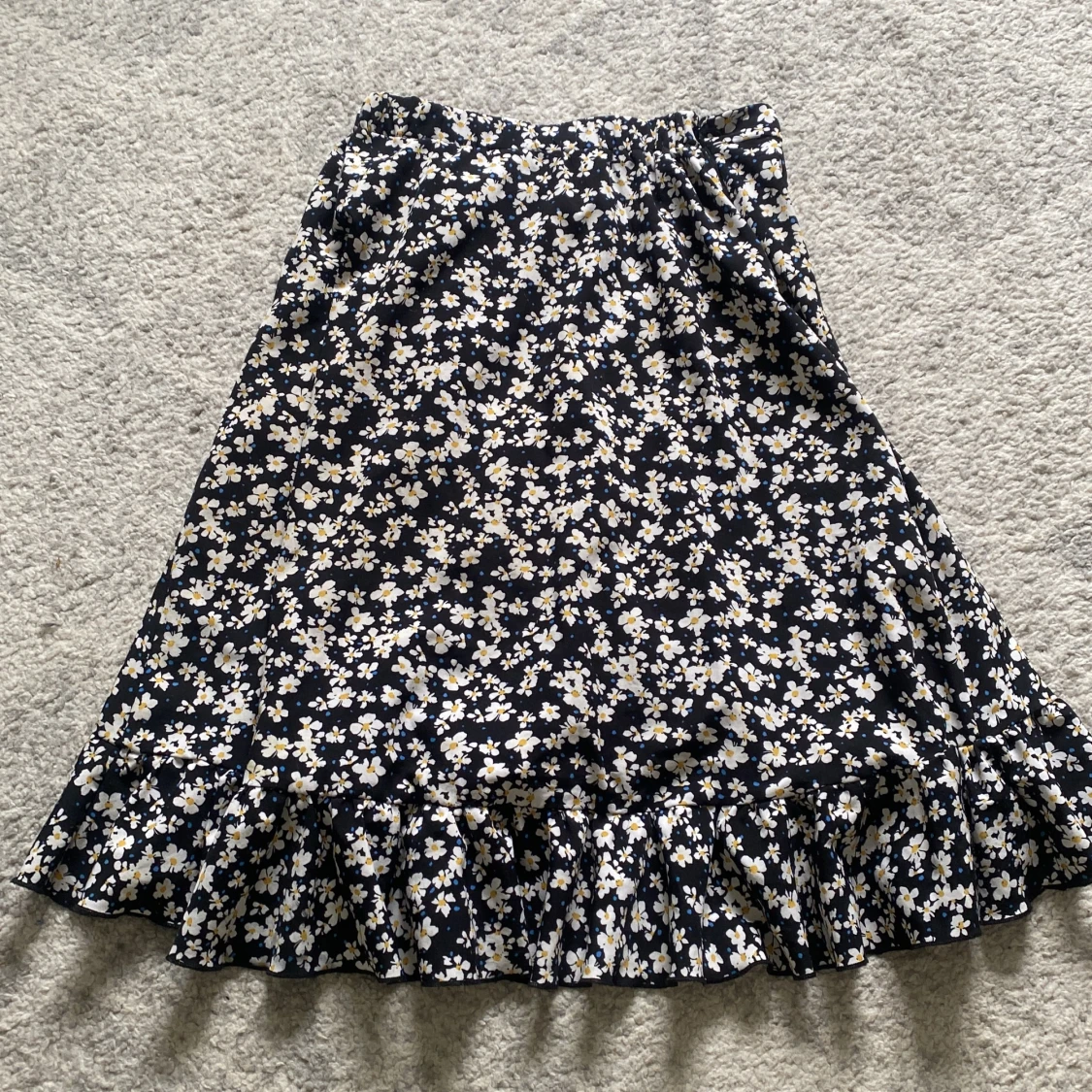 Medellång blommig kjol - 90