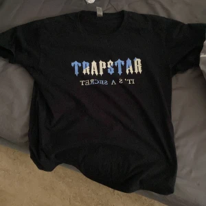 Trapstar tröja - Trapstar tshirt perfekt skick sällan använd. Säljer för det är ej min stil