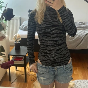 Festtopp - Super snygg fettopp med öppen rygg, i zebra mönster💕