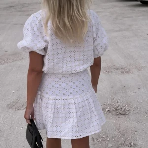 Så snyggt set!!! - Säljer detta så fina set med kjol och topp ❤️ fint skick!! 