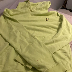 Grön hoddie  - Jätte fin men inte min färg 