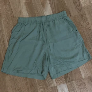 Linne shorts - Gröna supersköna linne shorts! Aldrig använda och från H&M! 🙀🎉