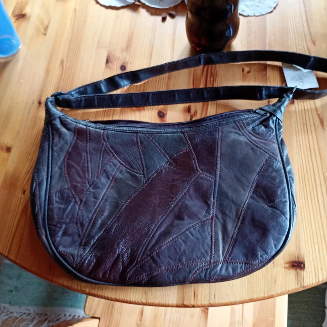 Handväska skinn brun med axelrem dragkedja. - 92