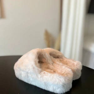 Tofflor med plattå - Tofflor med plattå som aldrig använts!