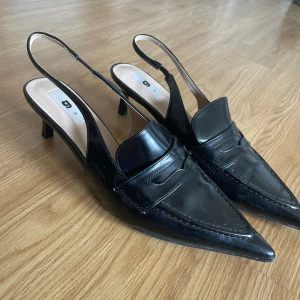 Kitten heels  - Pumps med låg klack från Gina tricot. Helt oanvända. Storlek 38