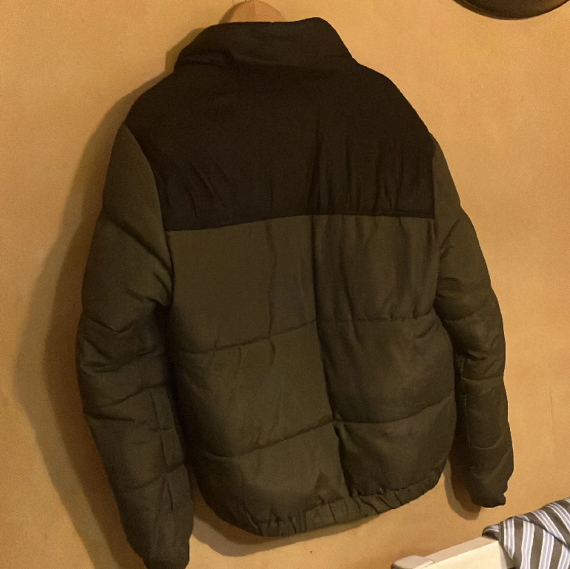 Grön/svart jacka - 90