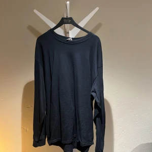 Rip n Dip - En oanvänd long sleeve från RipnDip🐈 i ny skick🖤 Den är i storlek Large men skulle säga den nästan är som en XL.