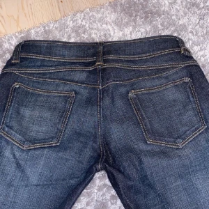 Lågmidjade bootcut jeans!  - Väldigt bra skick nästan som nya. Inte trasiga någonstans. Skit snygga kommer bara inte till användning!💞💞