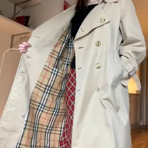 B * u * r * bberry authentic coat  In pretty good condition. Few scuffs on fabric and general wear and tear but otherwise good.   Selling due to not wearing. 