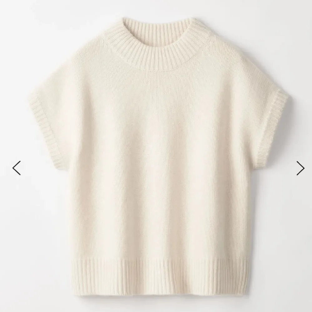 Skit snygg soft goat, Cashmere tröja i vit färg! Säljer då jag inte använder så mycket. Nypris 3295 kr. Bra skick. Toppar.