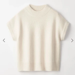Soft Goat tröja  - Skit snygg soft goat, Cashmere tröja i vit färg! Säljer då jag inte använder så mycket. Nypris 3295 kr. Bra skick