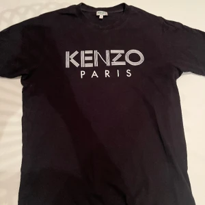Kenzo t-shirt - Hej! Säljer en svart Kenzo t-shirt Mvh
