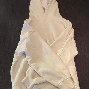 En fin vit hoodie som inte används.💗