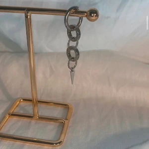 ÖRHÄNGEN  - Sjukt snygga örhängen Köp för 99kr/st  Eller  185kr/par  Modell 094