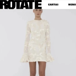 Rotate klänning  - strl 36, nypris 3800kr, enbart testad. Budgivning 