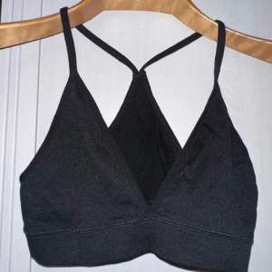Please note this fits way smaller than the tagged S, perfect for an XS. Only cut tags off to try then washed. Mint condition. Unlined, no cups or underwire. Stretchy, but not much. No holes, tears, rips, stains, snags, fading, pilling. Smoke/pet free