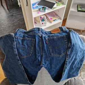 Levis 501 - Säljer en levis 501 i topp skick. Inga tecken på användning.