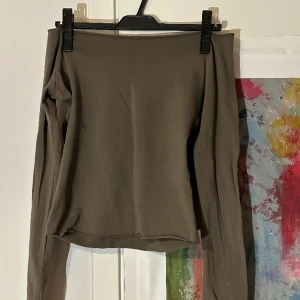 Off shoulder  - Off shoulder tröja, använd en gång🌟