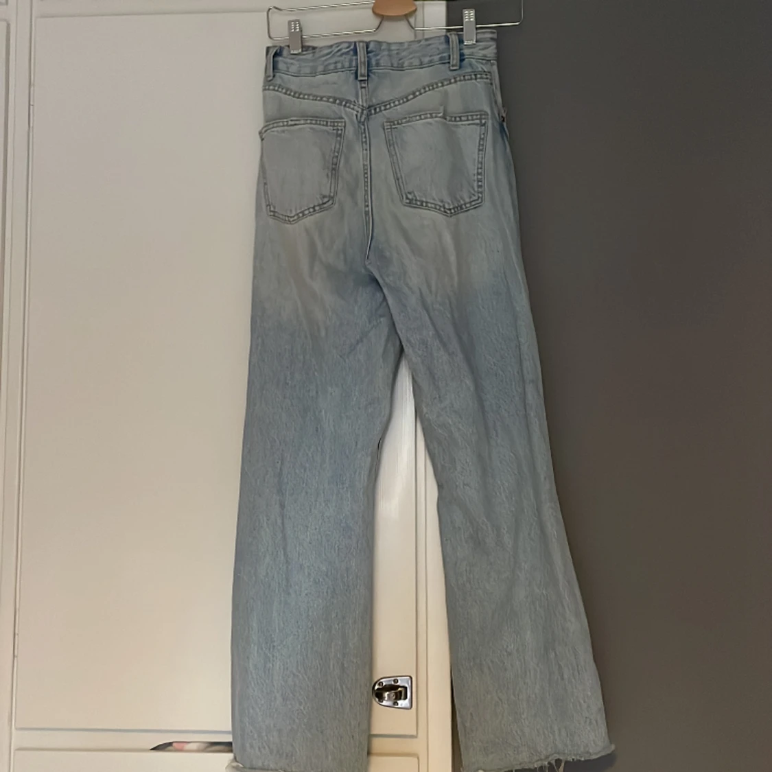 Högmidjade jeans från zara - 90