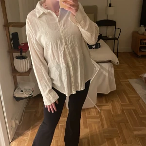Linneskjorta - Krämvit linneakjorta