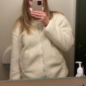 Teddyjacka - Från Intersport. Inga defekter. Nypris 699 💕