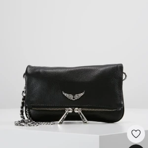 Zadig&Voltaire väska - Säljer nu min Zadig väska, i lilla modellen. Den är i myvket fint skick och påsen till den finns kvar
