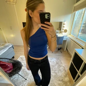 Topp från bikbok  - En jättefin fest topp från bikbok som tyvärr blivit för liten❤️