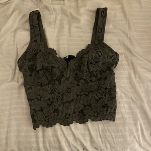 Fest topp - Mörkgrön fest topp som jag aldrig har använt, köpte för ca 4 månader sedan men har aldrig använt den. 