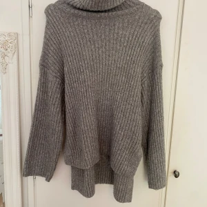 Stickad tröja  - Mysig stickad tröja med turtleneck