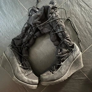 Replay stövlar - Säljer ett par replay stövlar i storlek som är fodrade!