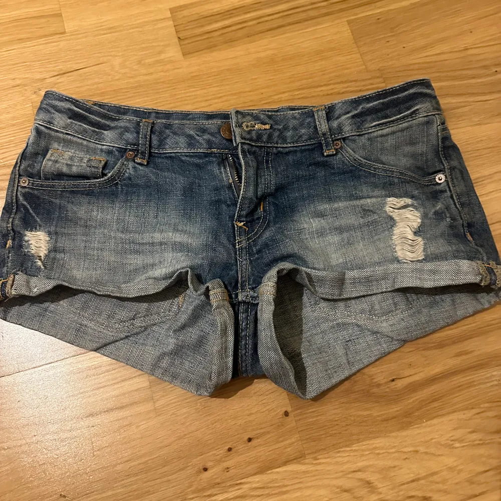 Jeansshorts i bra skick. Stl 34. Shorts.