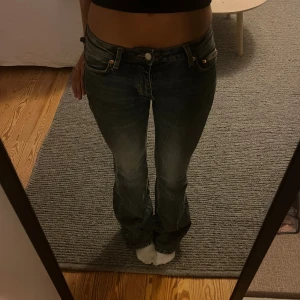 Weekday jeans  - Skitsnygga jeans 24/30. Får ej användning av dem och de är bara använda en gång. Köptes på weekday hemsidan för 700 kr. Pris kan diskuteras❤️❤️ 
