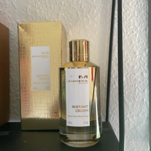 Mancera instant crush  - Säljer av lite parfymer. Fin doft Absoult men vill göra plats för annat. Som ni ser på bilden så är de kanske 100-105 ml kvar
