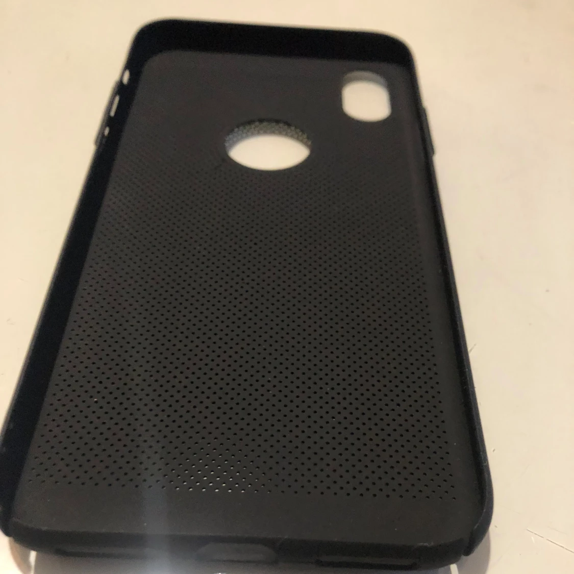 Colorfone iPhone Xs Max Skal Med Hål svart  - 90