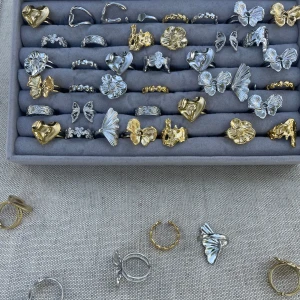 3st valfria rostfria ringar  - Välj 3 valfria ringar för endast 100kr😍 (orginalpris 45kr/st)   Skicka ett meddelande till mig och skriv vilka tre ringar ni vill ha så skapar jag en annons åt er 🤗 Se sista bilden för att se vilka som finns kvar (de överkryssade är sålda) 