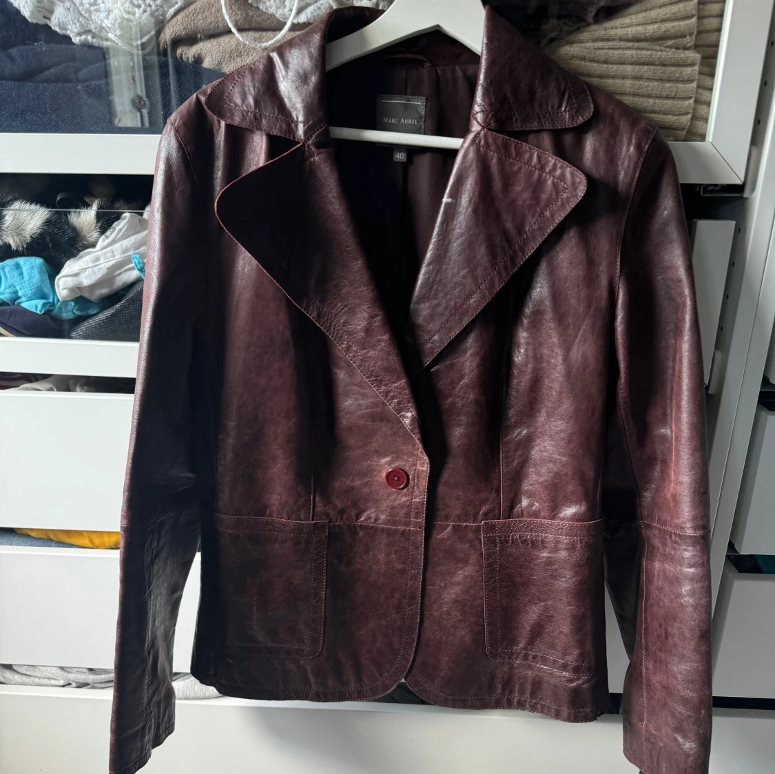 Vinröd läderkavaj - 90