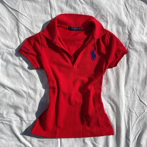 Röd Ralph Lauren polo - Röd polotröja från Ralph Lauren, aldrig använt❤️ storlek xs 