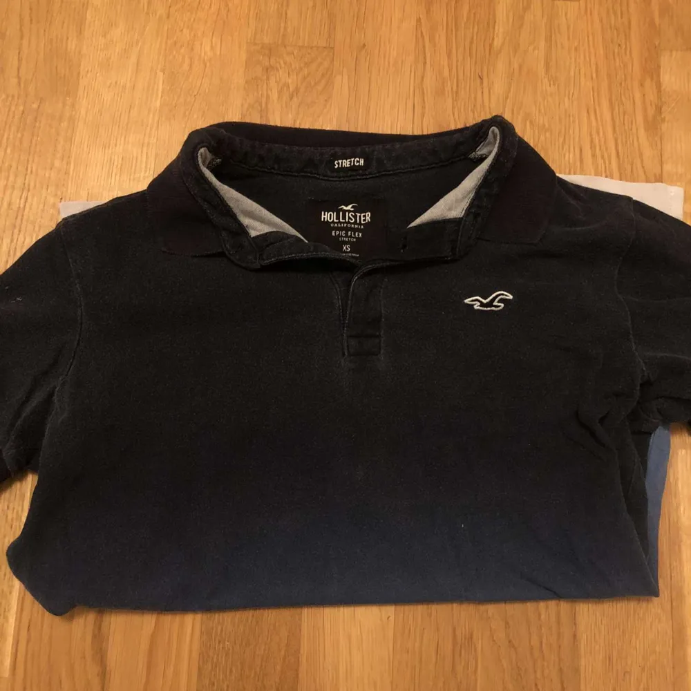 Hollister Polo / Piké i storlek XS stretch, kan passa S. Välanvänd Pris kan diskuteras!. T-shirts.