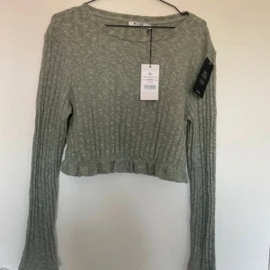 Stickad tröja - Söt stickad tröja från NA-KD, liten i storleken 