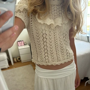 Populär Zara blus! - Jätte fin Zara blus perfekt till sommarn🌊☀️ i strl s men passar mig som är xs! Ge gärna prisförslag! Jätte fint skick 💎 