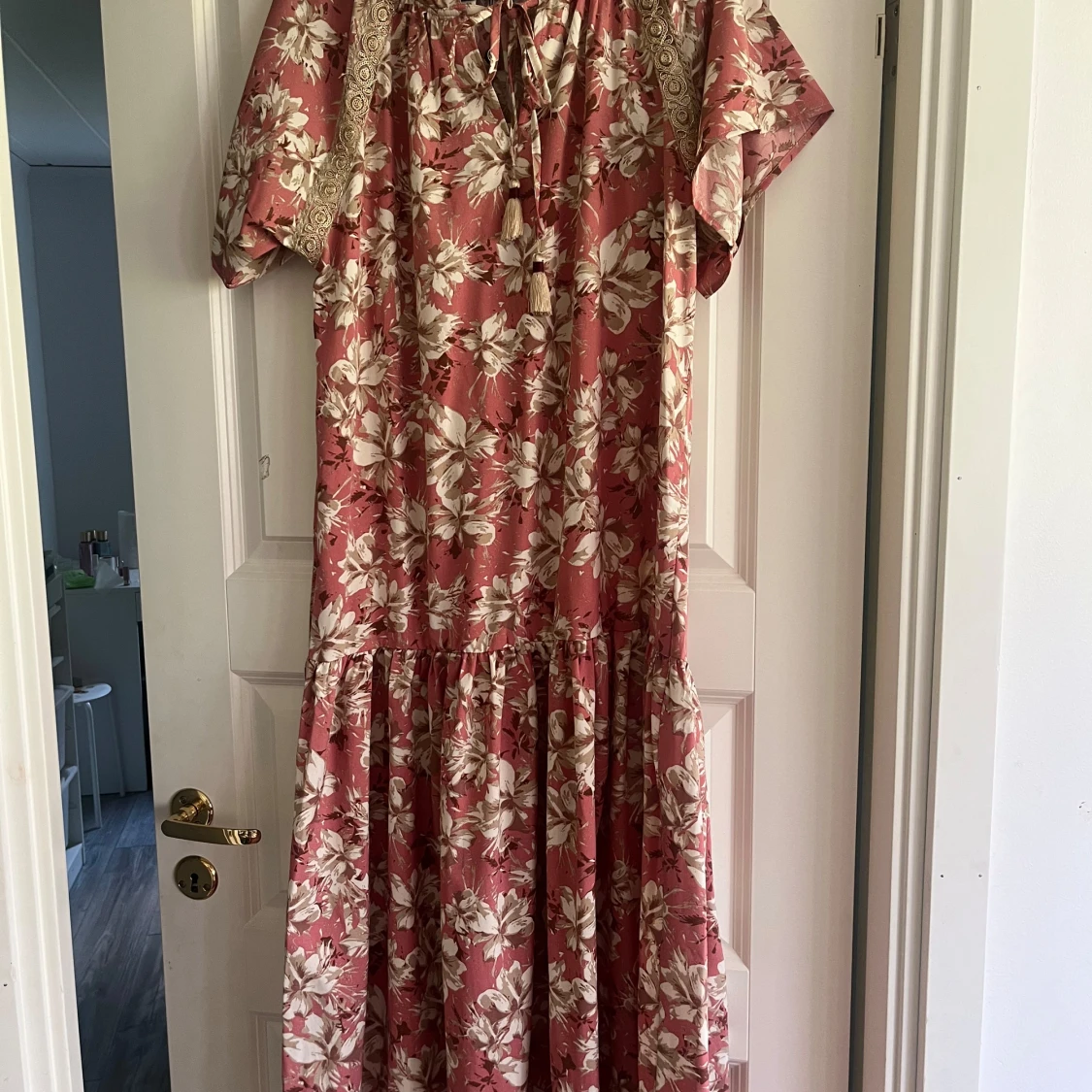 Blommig klänning från Meisie