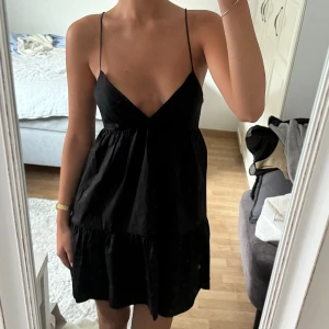 Klänning zara - Säljer min oanvända klänning från zara🩷